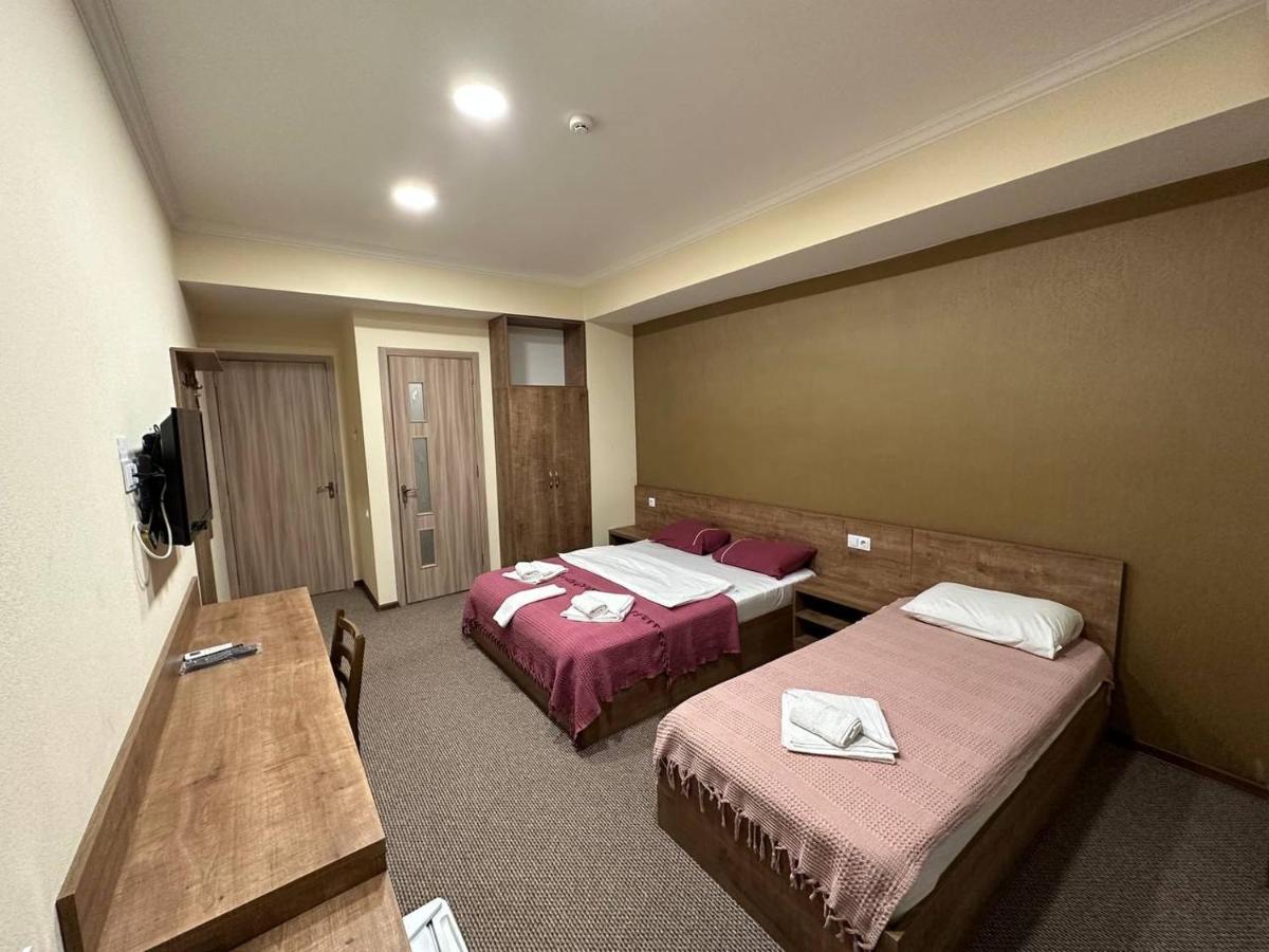 5 Rooms Near 300 Aragveli Metro Station Tbiliszi Kültér fotó