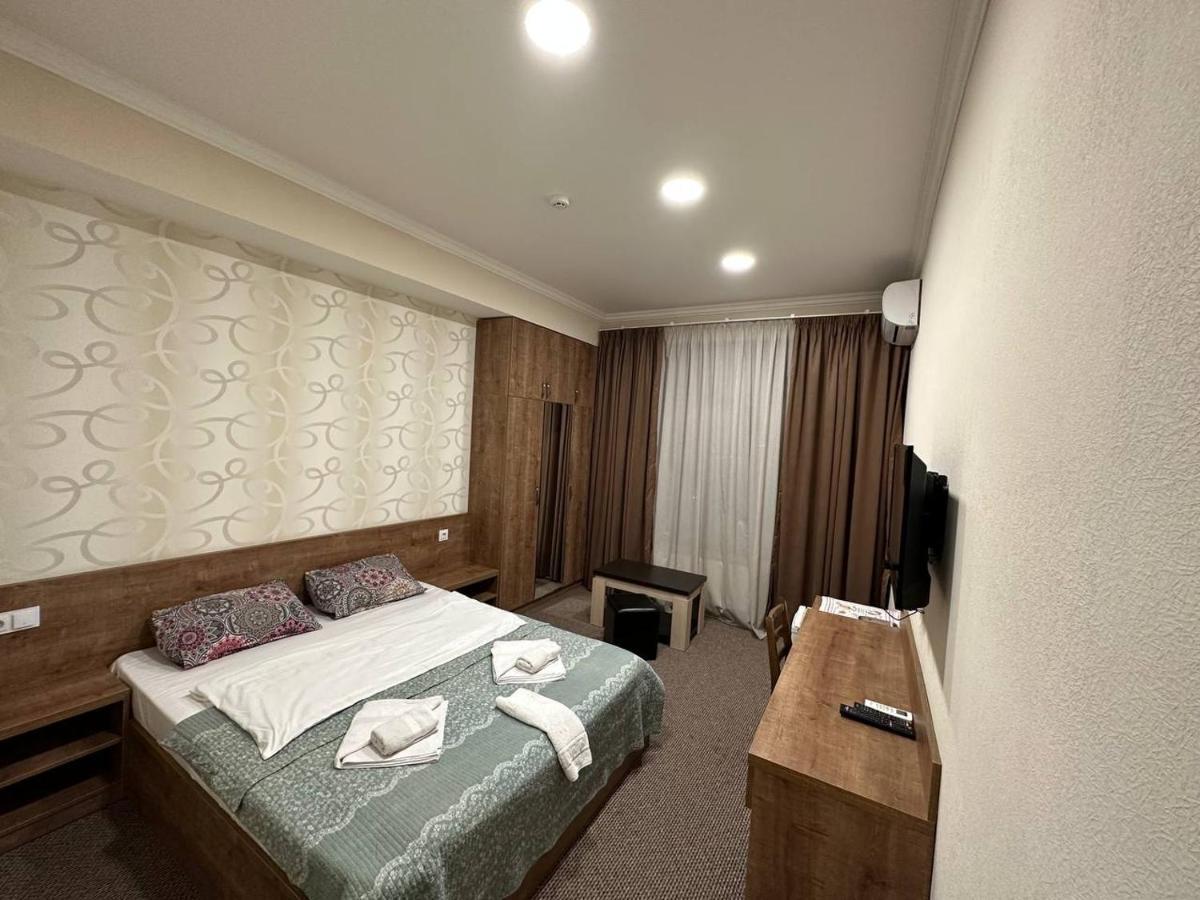 5 Rooms Near 300 Aragveli Metro Station Tbiliszi Kültér fotó