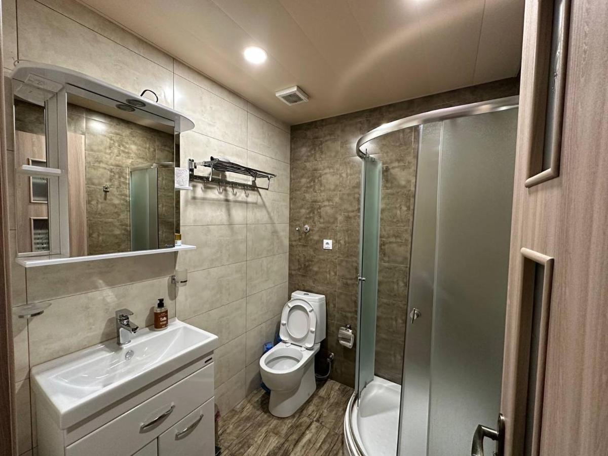 5 Rooms Near 300 Aragveli Metro Station Tbiliszi Kültér fotó