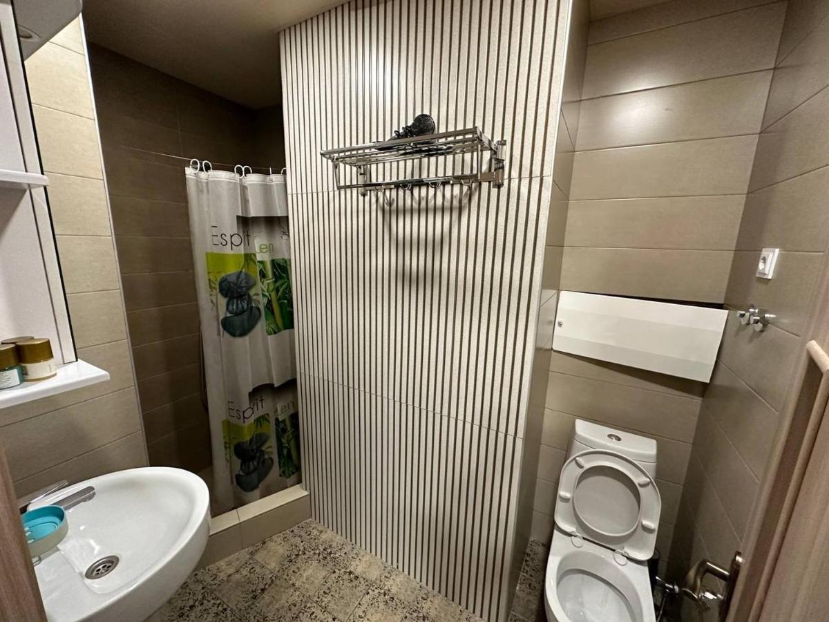 5 Rooms Near 300 Aragveli Metro Station Tbiliszi Kültér fotó