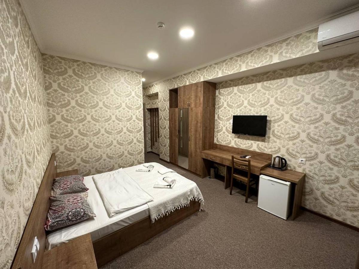 5 Rooms Near 300 Aragveli Metro Station Tbiliszi Kültér fotó