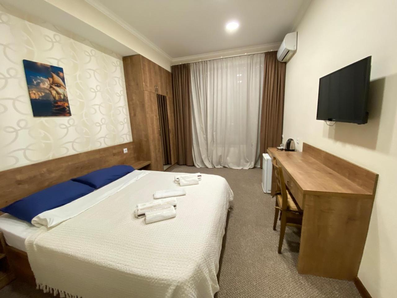5 Rooms Near 300 Aragveli Metro Station Tbiliszi Szoba fotó