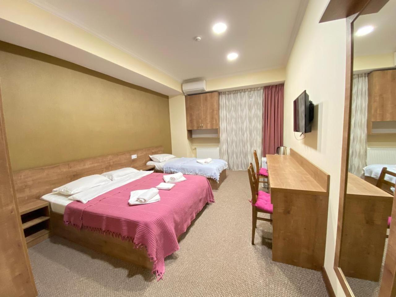 5 Rooms Near 300 Aragveli Metro Station Tbiliszi Szoba fotó