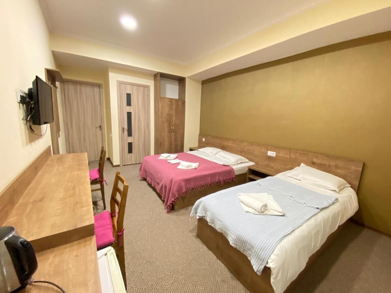 5 Rooms Near 300 Aragveli Metro Station Tbiliszi Kültér fotó