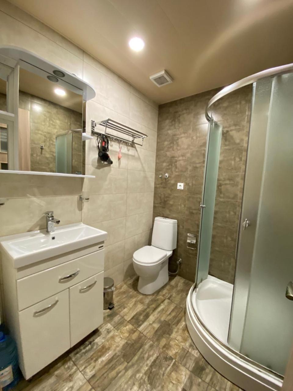 5 Rooms Near 300 Aragveli Metro Station Tbiliszi Szoba fotó