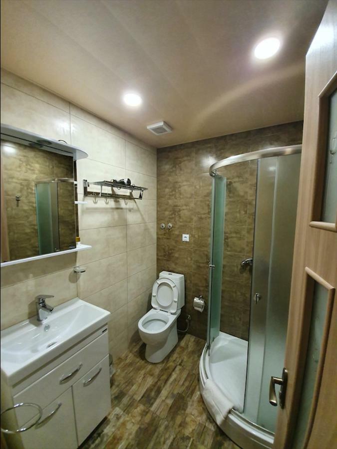 5 Rooms Near 300 Aragveli Metro Station Tbiliszi Kültér fotó