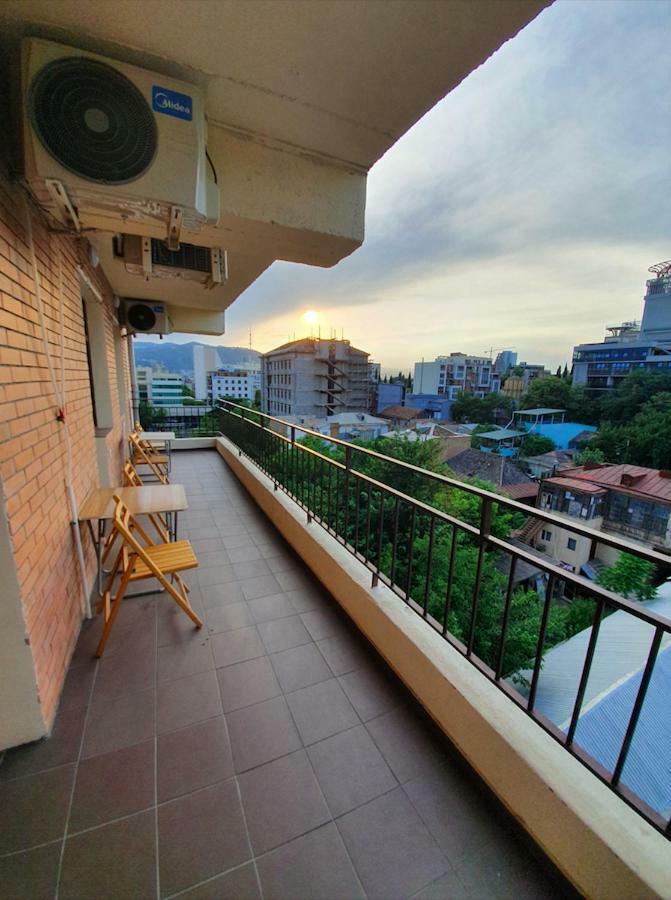 5 Rooms Near 300 Aragveli Metro Station Tbiliszi Kültér fotó