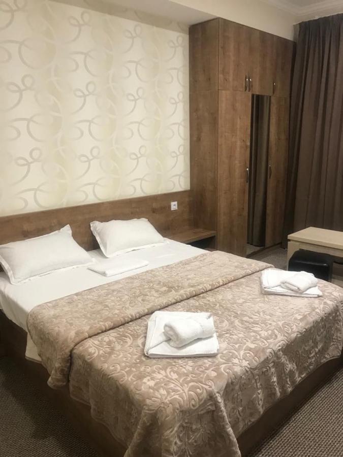 5 Rooms Near 300 Aragveli Metro Station Tbiliszi Kültér fotó