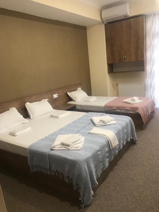 5 Rooms Near 300 Aragveli Metro Station Tbiliszi Kültér fotó