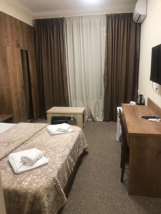 5 Rooms Near 300 Aragveli Metro Station Tbiliszi Kültér fotó